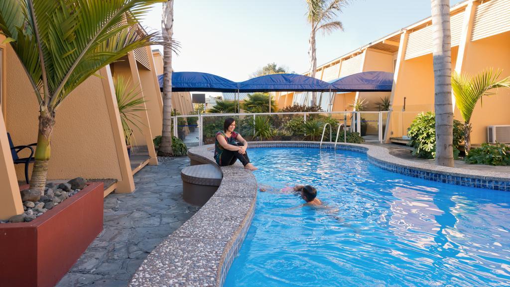 Oasis Beach Motel Taupo Exterior foto