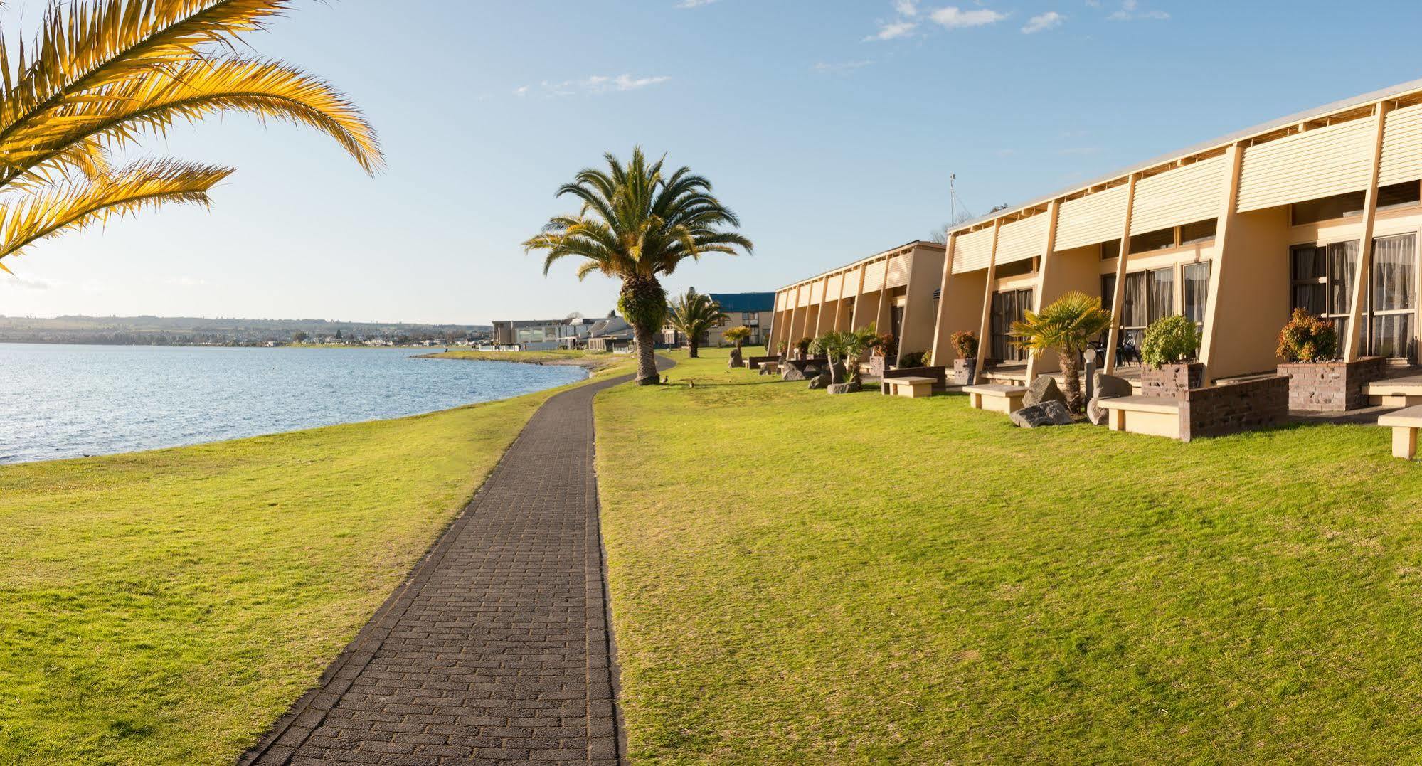 Oasis Beach Motel Taupo Exterior foto