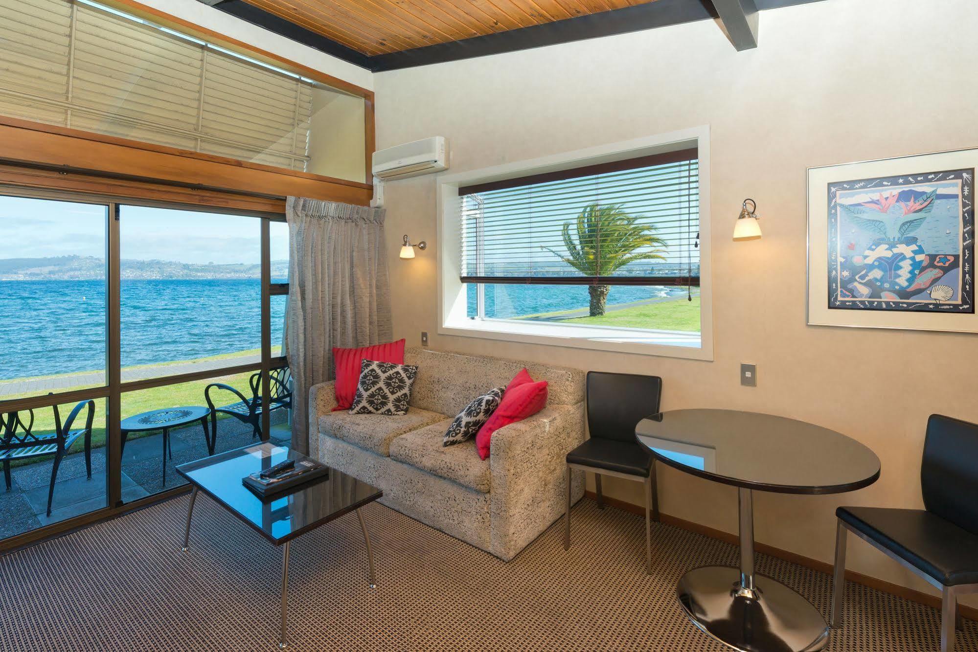 Oasis Beach Motel Taupo Exterior foto